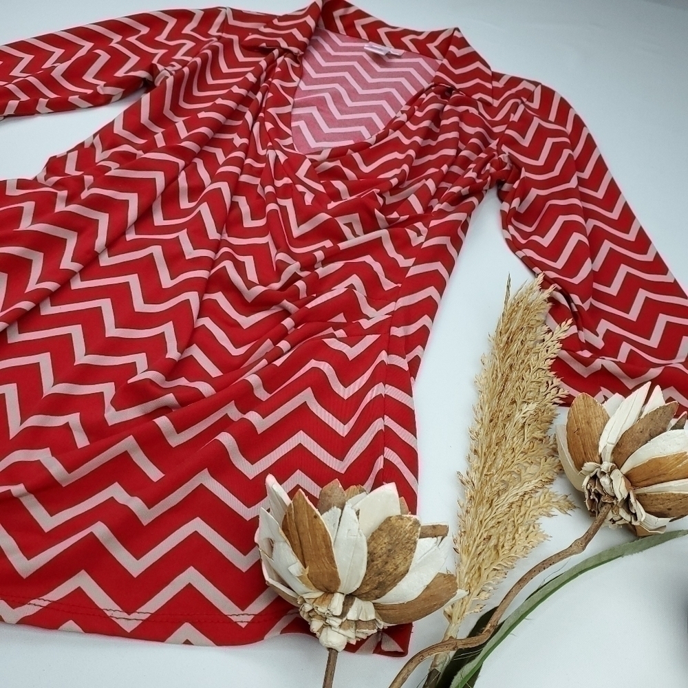 🔴 Motherhood Red Tan Chevron Faux Wrap Top Med - Picture 6 of 13